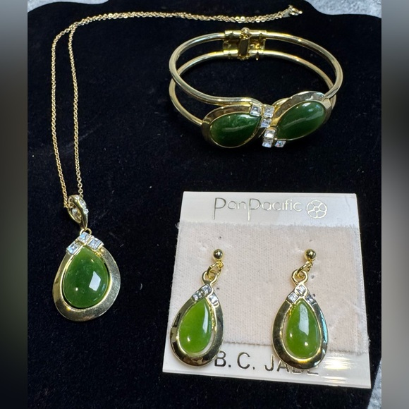 Pan Pacific Vancouver BC Jewelry - Authentic B.C. Jade Set of Gold Tone Earrings Necklace & Bracelet